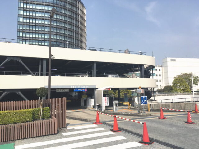 トヨタ会館前駐車場