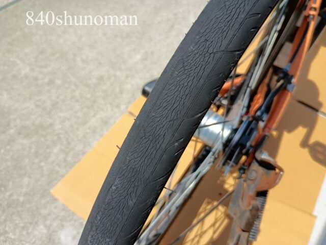 MAXXIS（マキシス）の「DETONATOR（デトネイター）20×1 3/8 TIR31307」3年経たずに表面がひび割れ